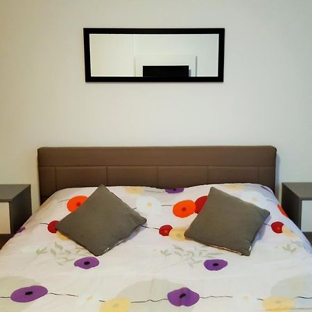 Bright & Cozy Pula Apartment Bagian luar foto