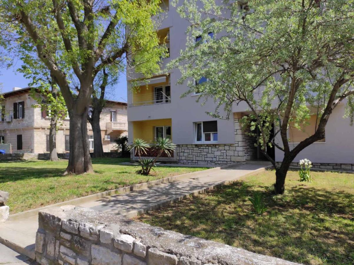 Bright & Cozy Pula Apartment Bagian luar foto